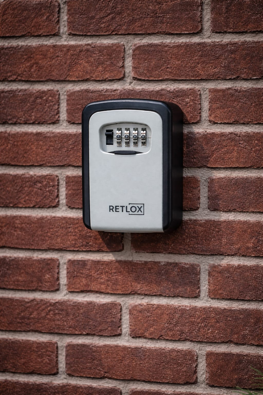 Grijze kluis aan muur